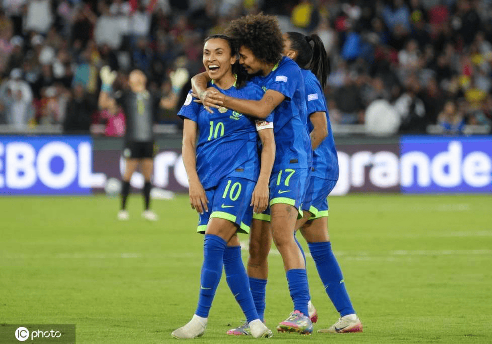 阿根廷女足实力超群，锁定冠军赛席位的简单介绍