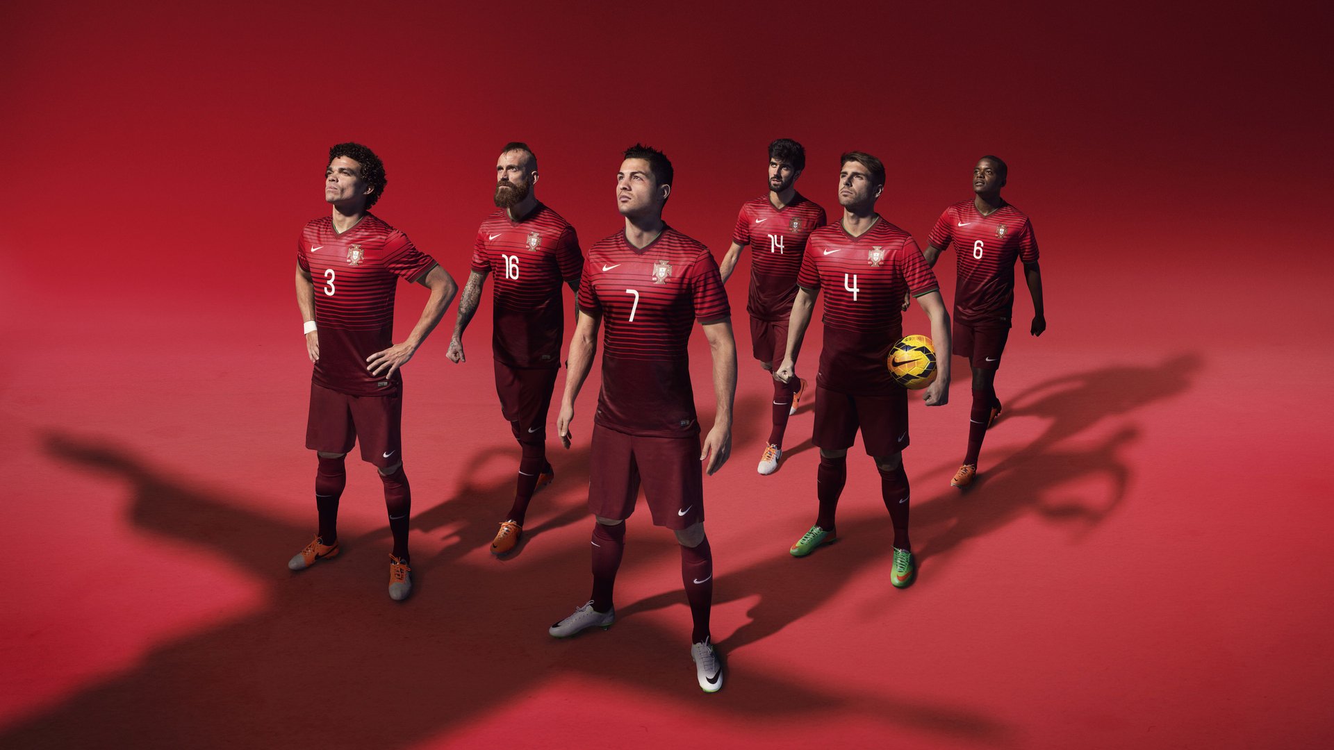 引擎轰鸣与绝杀时刻，武切维奇在F1街道赛之夜的传奇得分秀