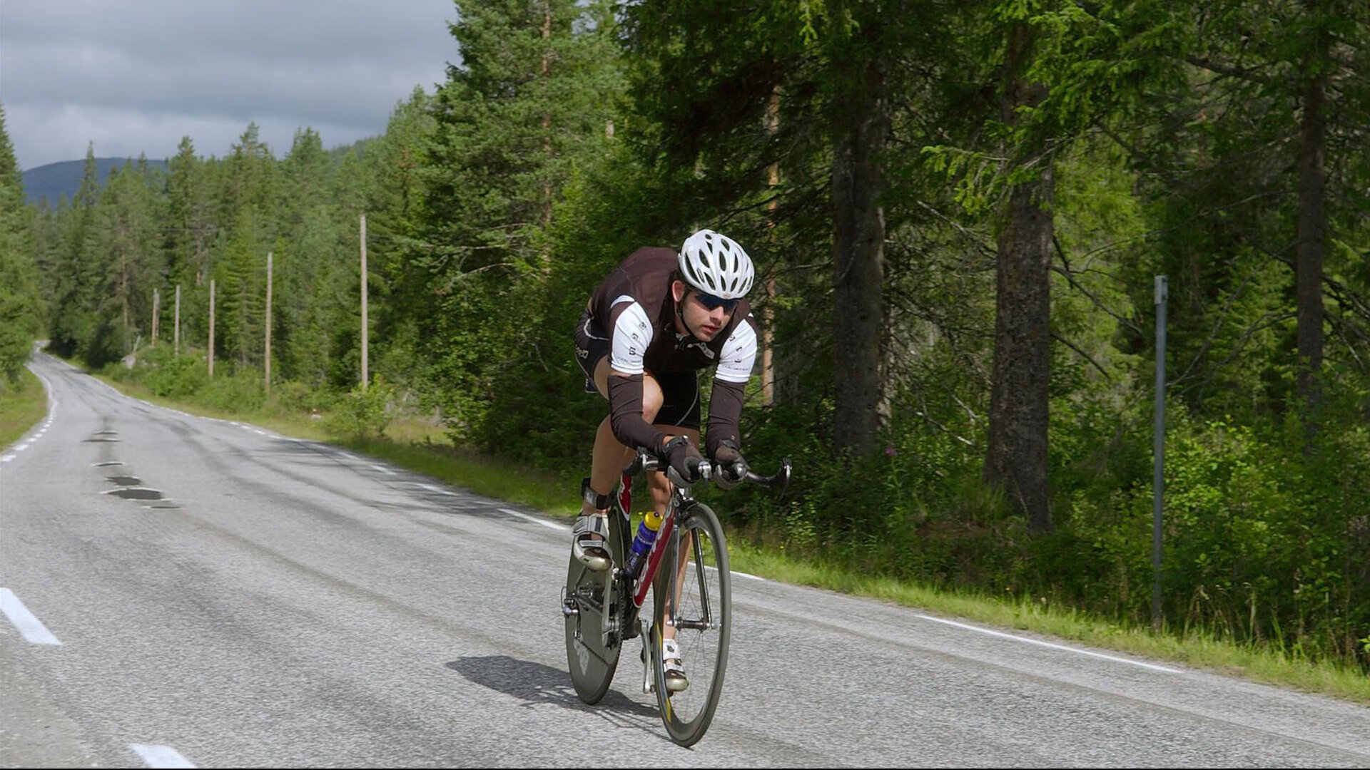 本泽马持续制造杀伤，加拿大掀翻马里，绿茵场上的战术革命与地缘足球崛起