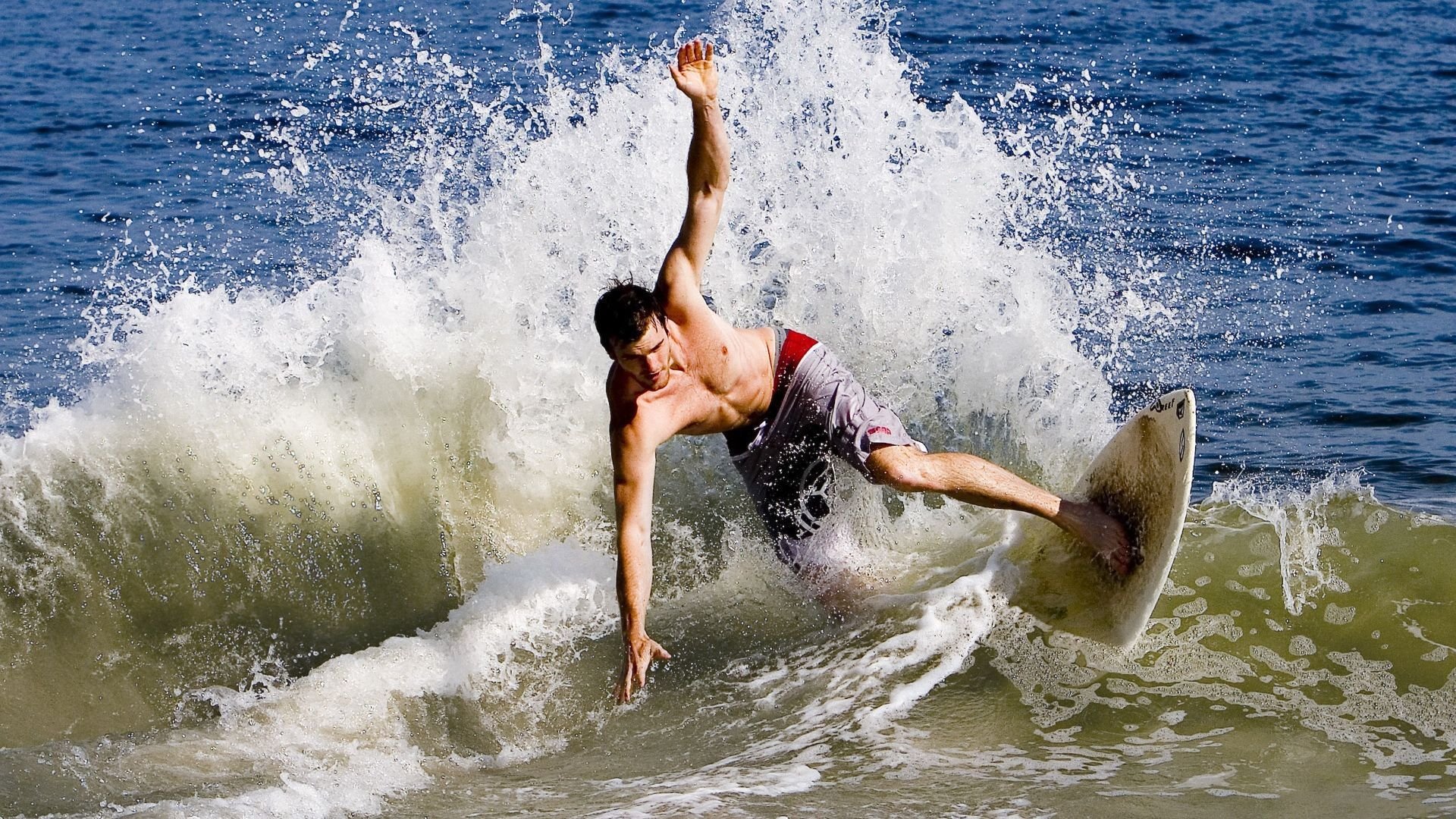 赛道新纪元，索伯车队横扫法拉利，拉塞尔惊艳四座